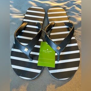 KATE SPADE Fancy Black & White Stripe Flip-Flops. S182345. Size 8 US.